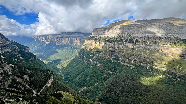 TransPyreneeën Canyon to Coast 