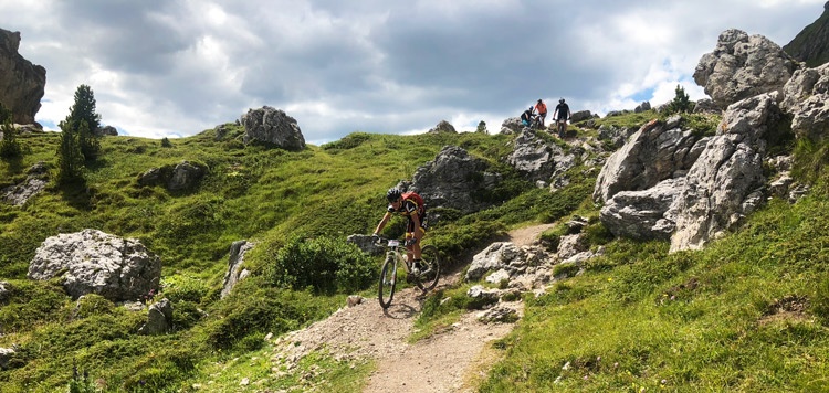 mtb transalp afdalen dolomieten