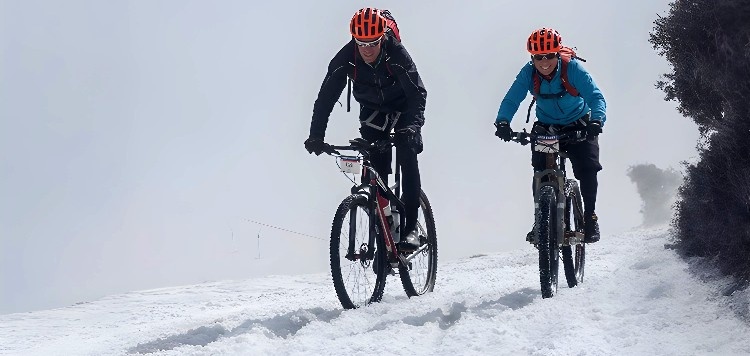 fietsen in de sneeuw